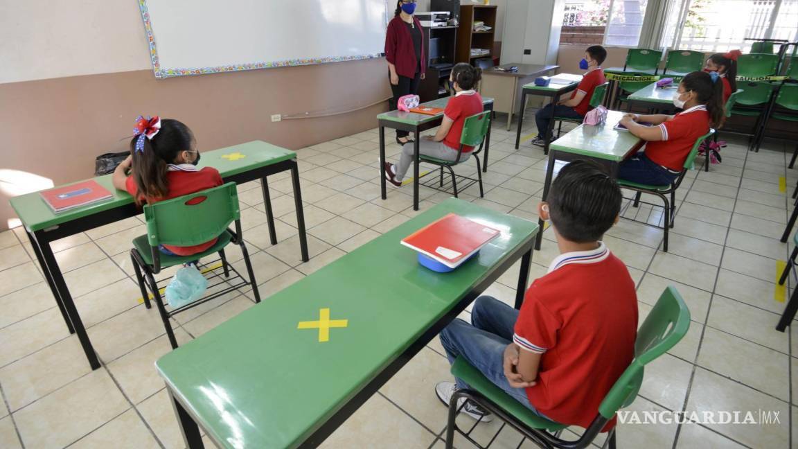 $!Padres de familia señalaron que el uso de cubrebocas también impacta en el calor.