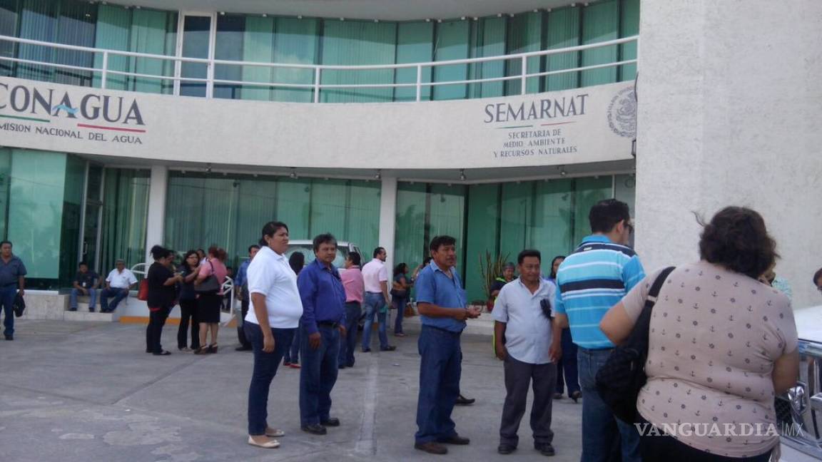 Trabajadores de Semarnat llaman a paro por despidos