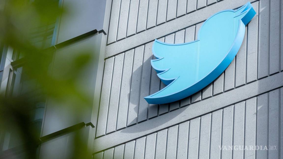 Twitter se ‘arrepiente’, ahora pide a algunos empleados que regresen y retrasa cambios a verificación