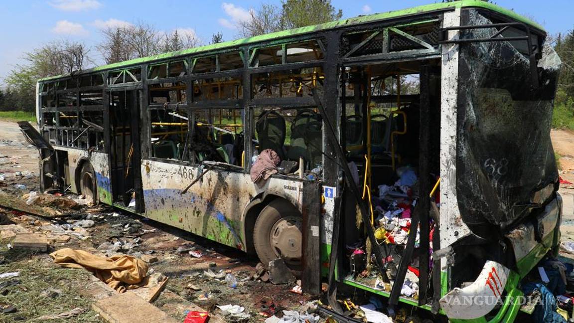 $!Más de 120 muertos, entre ellos 68 niños, deja ataque contra convoy de sirios evacuados