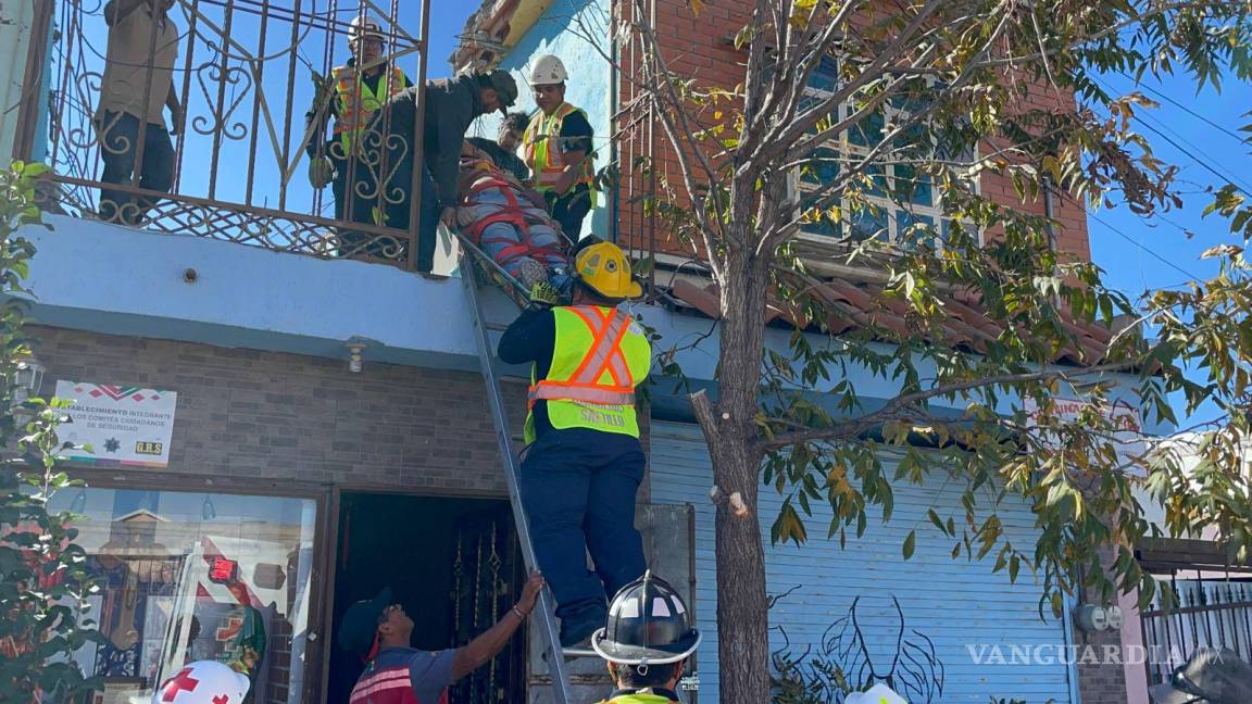 Saltillo: joven albañil termina grave luego de que losa le cayera encima mientras laboraba