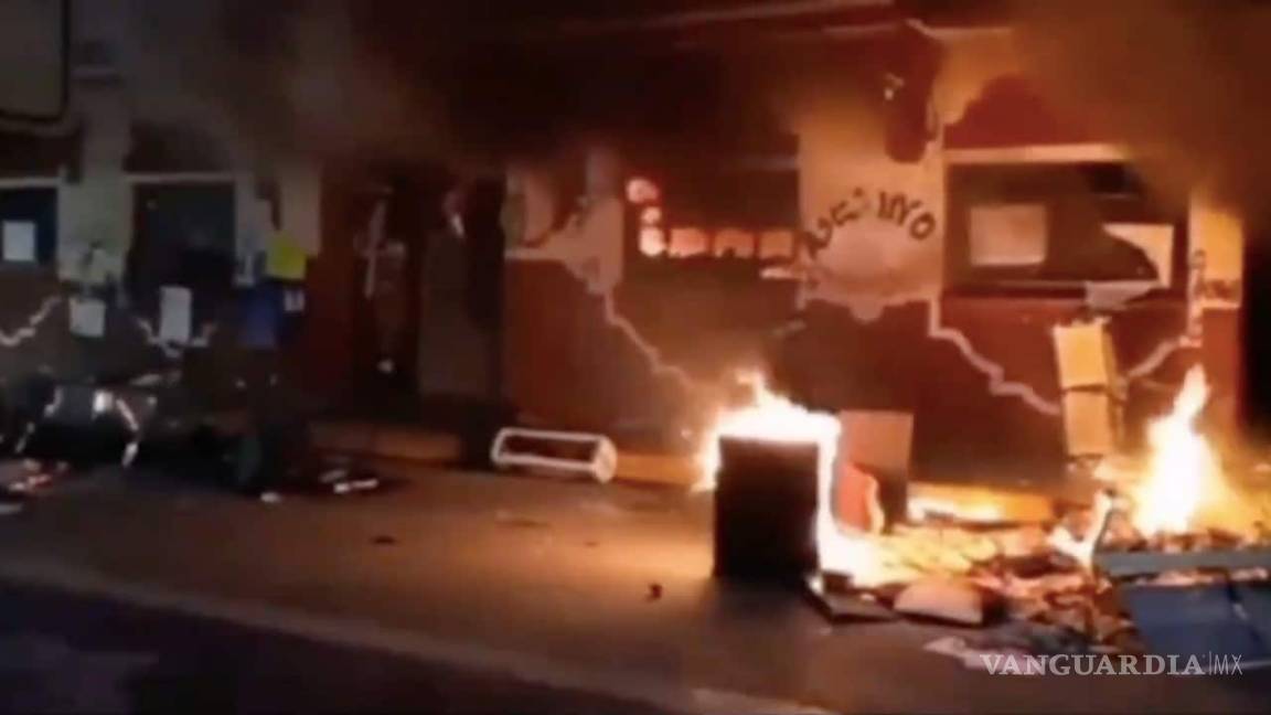 Manifestantes queman Ayuntamiento de Progreso en Hidalgo, tras muerte de doctora