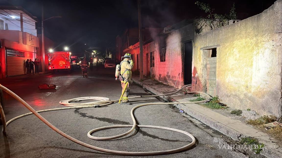Pandilleros incendian casa abandonada en el centro de Saltillo