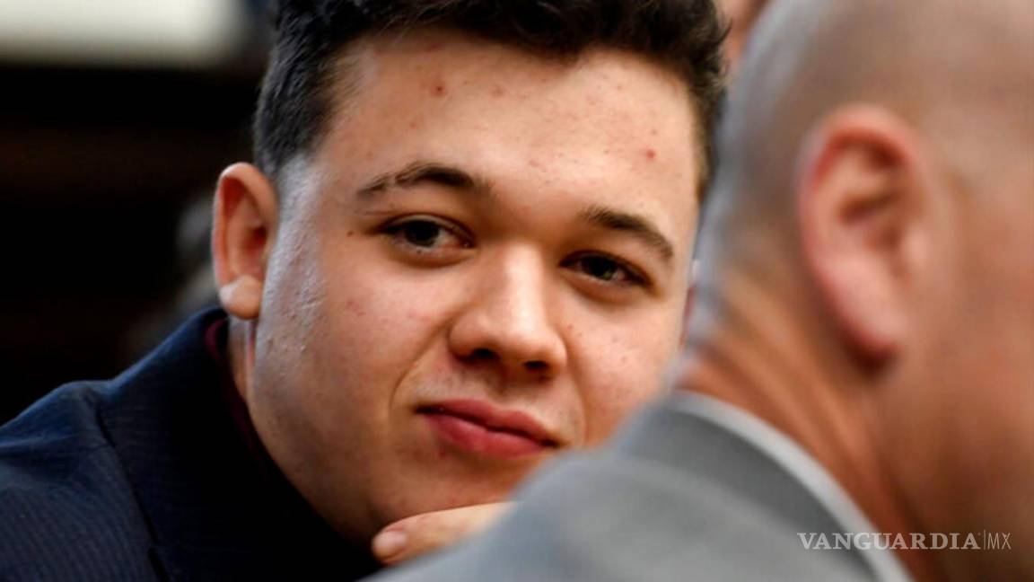 Absuelven a Kyle Rittenhouse, el joven que mató a dos hombres durante protesta antirracista en EU