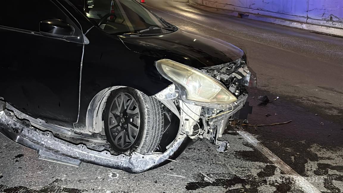 $!El conductor perdió el control al salir de un paso deprimido a la altura de Valle Dorado.
