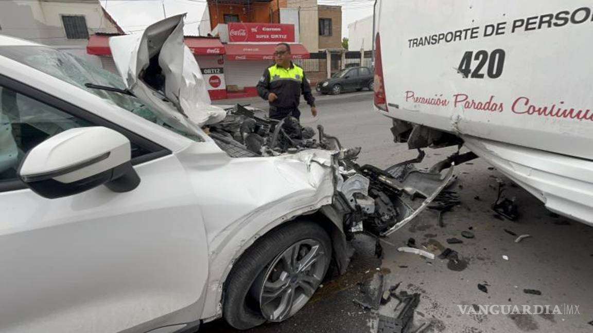 $!Elementos de Tránsito Municipal atendieron el reporte del accidente.