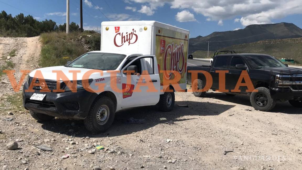 $!Policía municipal de Saltillo incauta cargamento sospechoso a camión repartidor de botana
