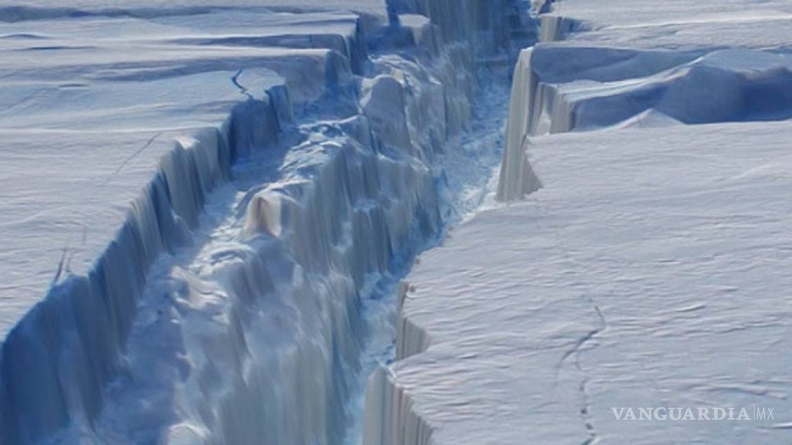 Iceberg 30 veces superior a la ciudad de Buenos Aires esta cerca de desprenderse en la Antártida