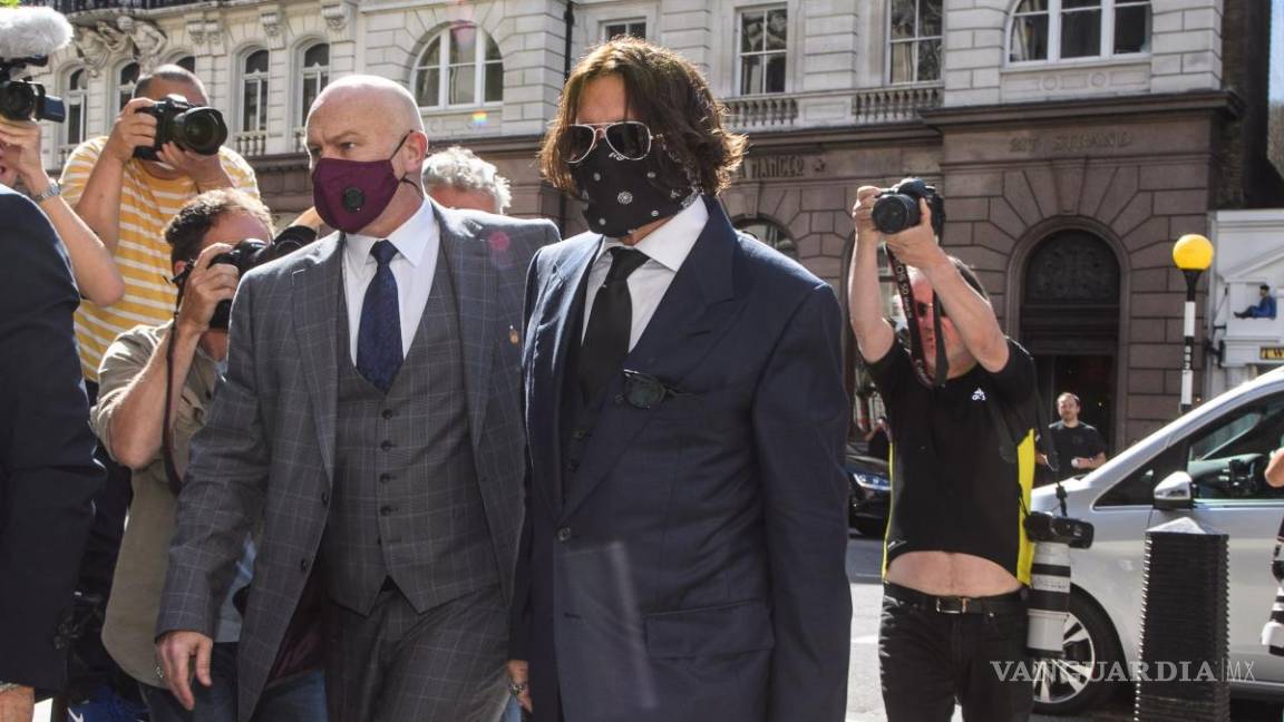 Activista de #MeToo declara en juicio de Johnny Depp contra The Sun