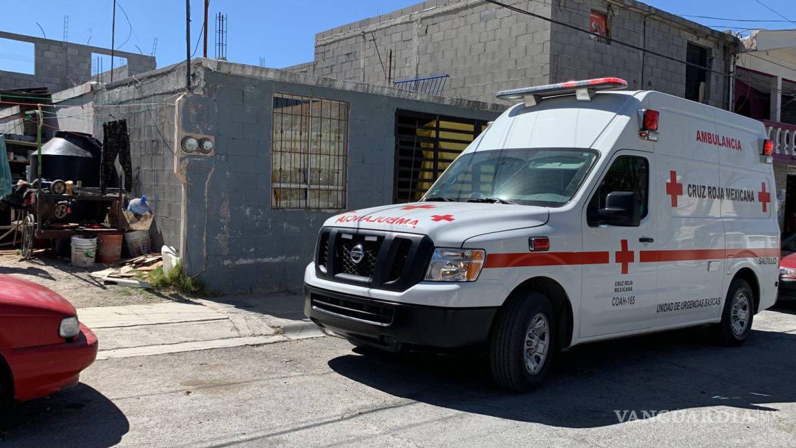 Mujer es atacada por perro en zona centro de Saltillo; Cruz Roja la traslada a hospital