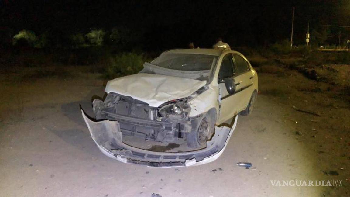 $!El auto terminó casi destrozado.