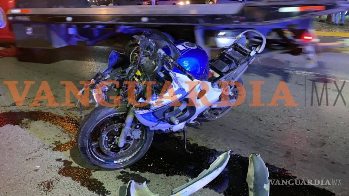 No sobrevive: Motociclista que se estrelló contra auto en Saltillo, fallece en el hospital