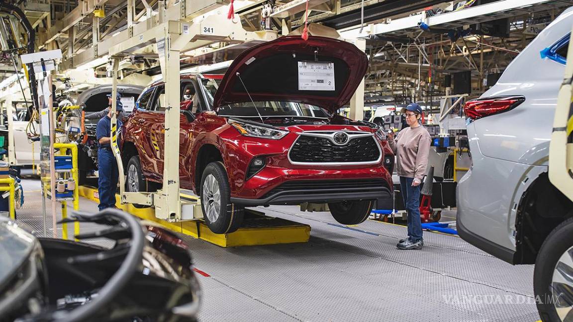 Toyota sufre ‘freno’, ganancias caen 26% en el primer semestre