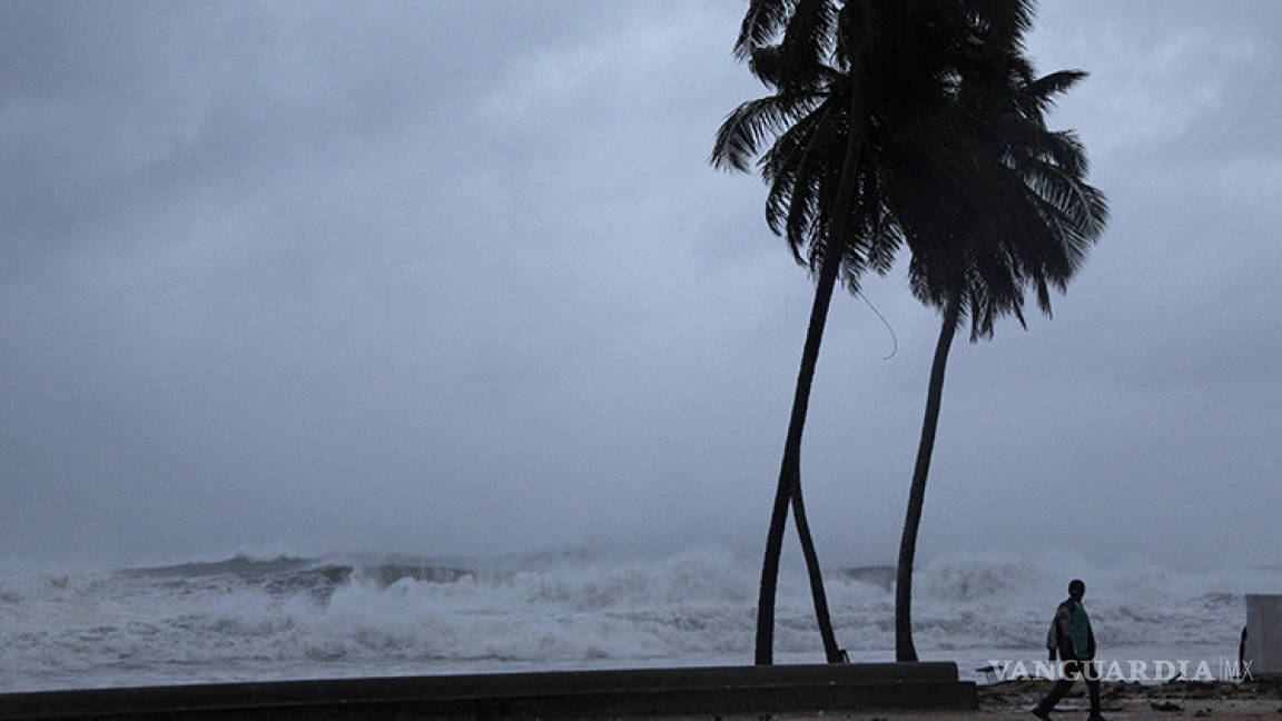 Huracán José, de categoría 1, se mueve entre Bahamas y Bermudas