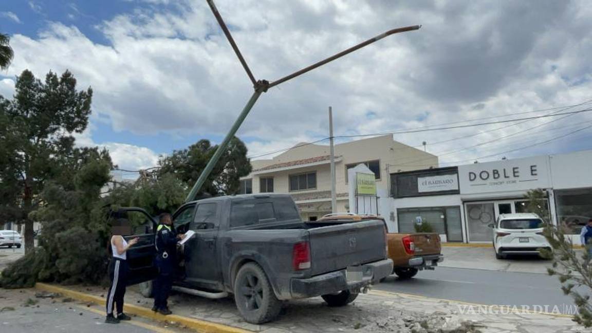 $!Oficiales municipales aseguraron la unidad tras el accidente en José Musa de León.