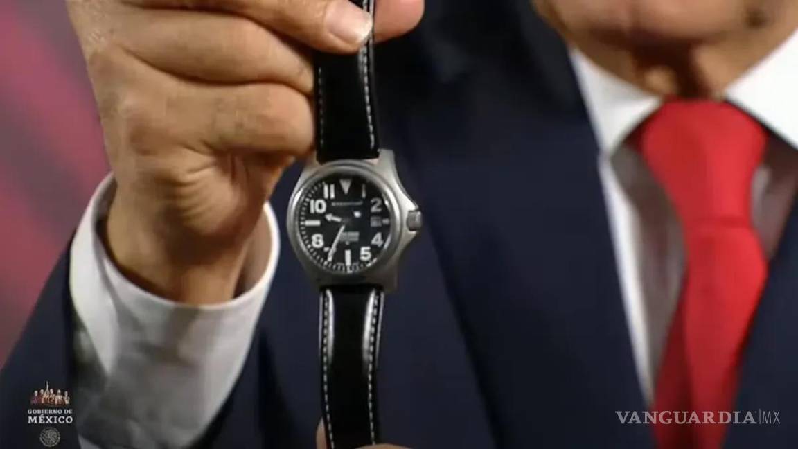 ¿Reloj de 120 mil pesos?... AMLO desmiente que use accesorio caro y dijo es un regalo que no rebasa los $ 2 mil 500