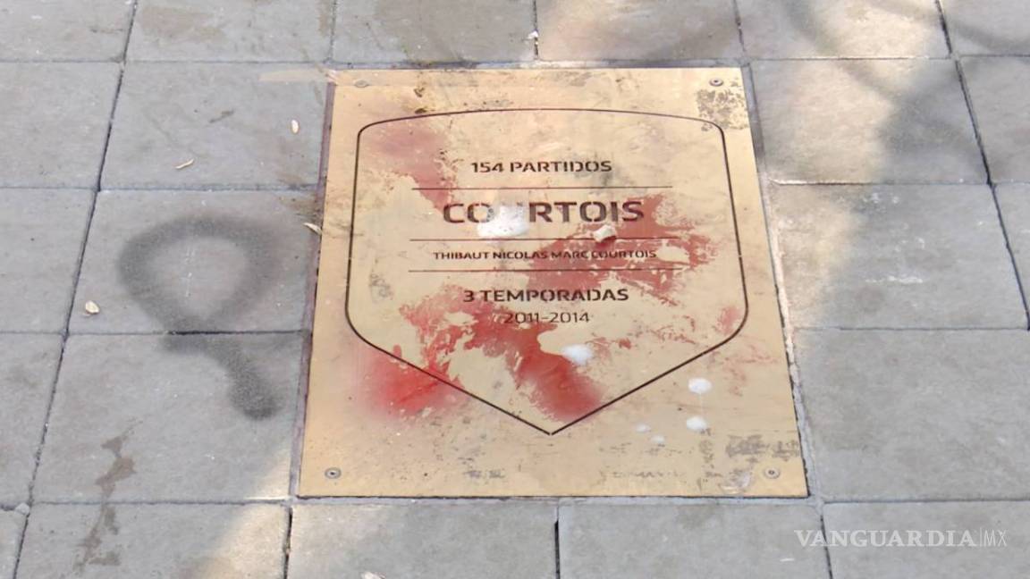 $!Así como a la de Hugo Sánchez, fanáticos vandalizan placa de Antoine Griezmann en la casa del Atlético