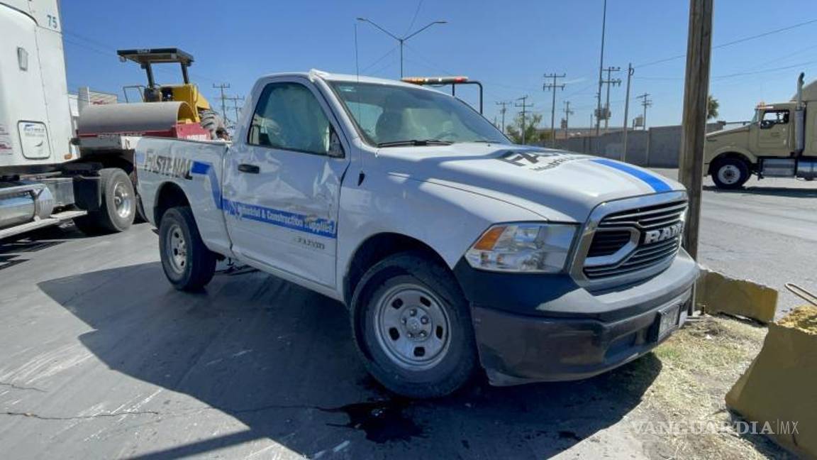 $!El conductor, Jaime ‘N’, de 24 años, salió ileso del volcamiento de su vehículo.