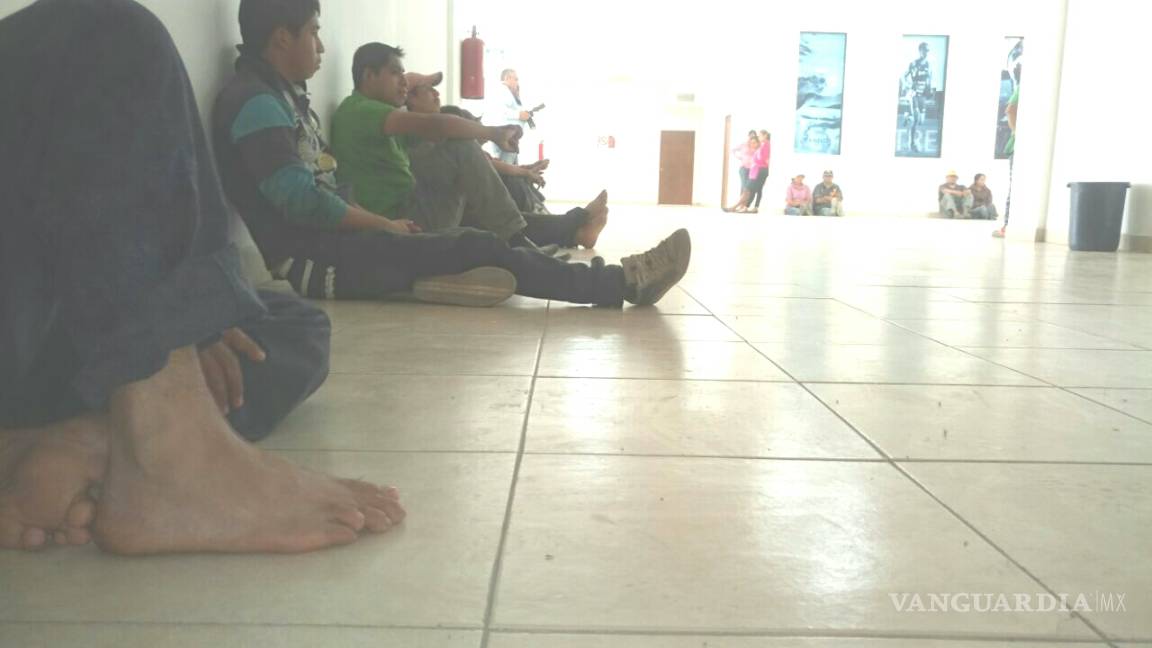 $!"Que les paguen y los regresen a su lugar de origen"