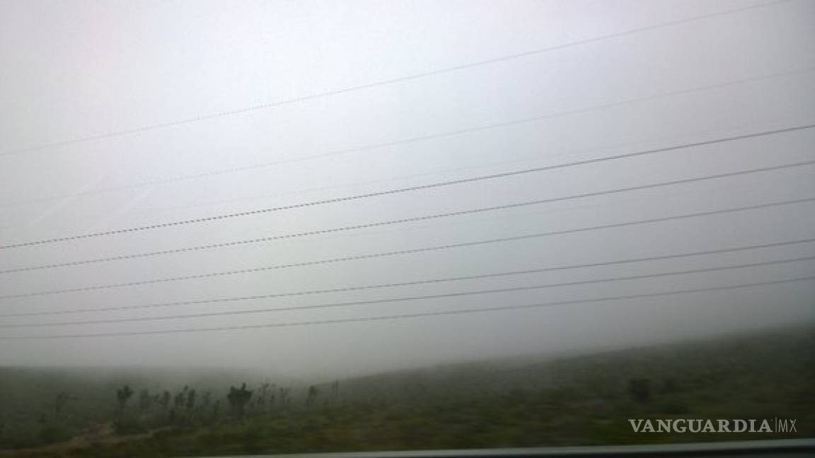 Bancos de niebla y llovizna ligera en autopista Saltillo - Monterrey