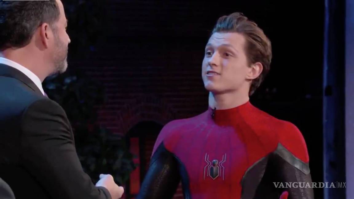 Tom Holland muestra el nuevo traje de Spider-Man