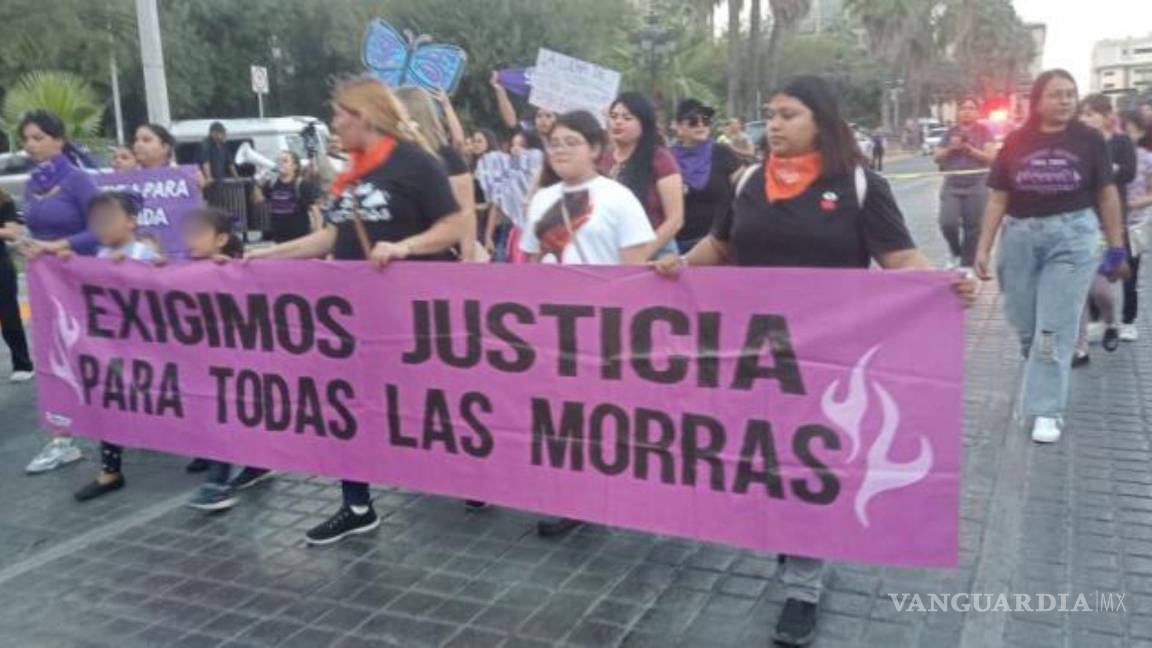 $!Desde temprano las mujeres se concentraron en las instalaciones de la Explanada de los Héroes en Monterrey.