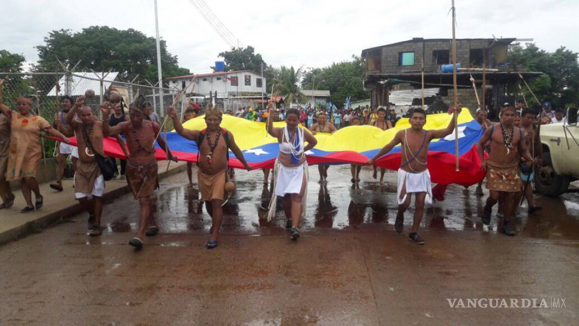 Etnias del Amazonas caminan 600 km hacia Caracas para protestar contra Maduro