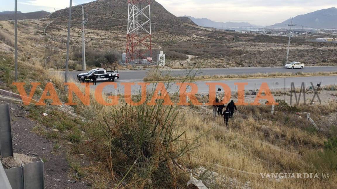 Policías evitan que hombre se tire de puente vehicular en Ramos Arizpe