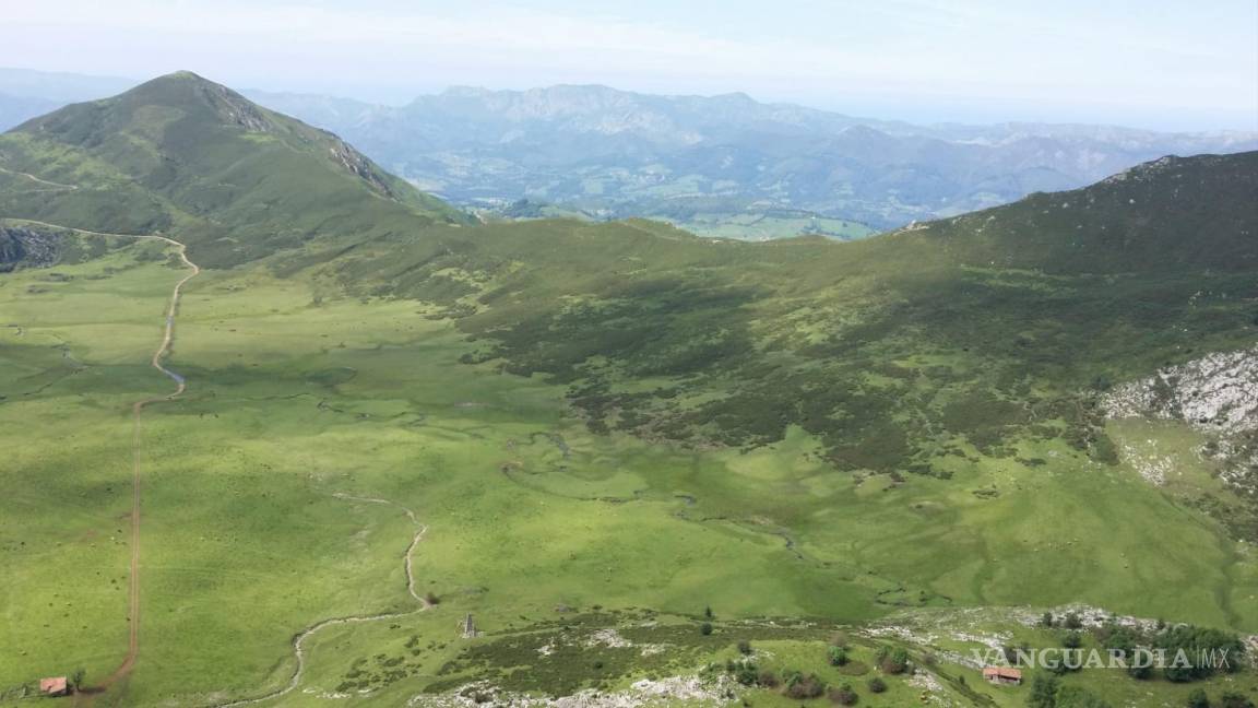 $!Montaña, monte, valle, prados y lagos.... y todos los tonos de los verdes en los Picos de Europa. Covadonga. Asturias.