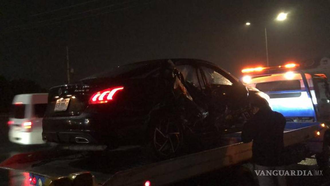 $!El vehículo MG con placas del estado de Aguscalientes fue golpeado en dos ocasiones por la Minivan.