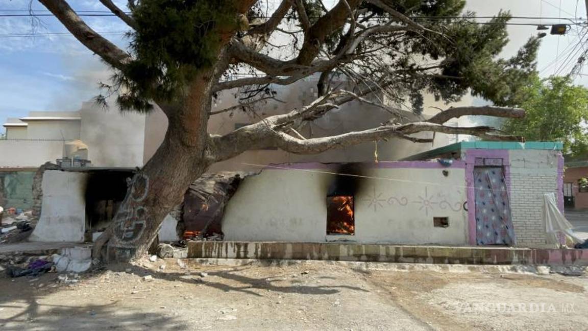 $!La Policía Municipal verificó que no hubiera personas en el interior, bloqueando el paso de los automovilistas.