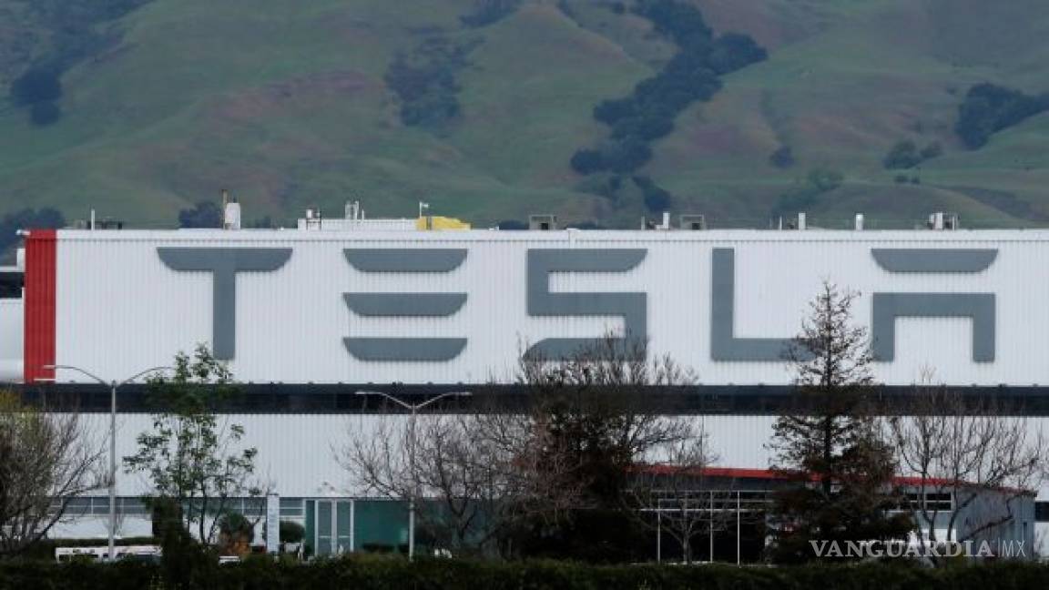 Elon Musk amenaza con sacar Tesla de California, por restricciones sanitarias