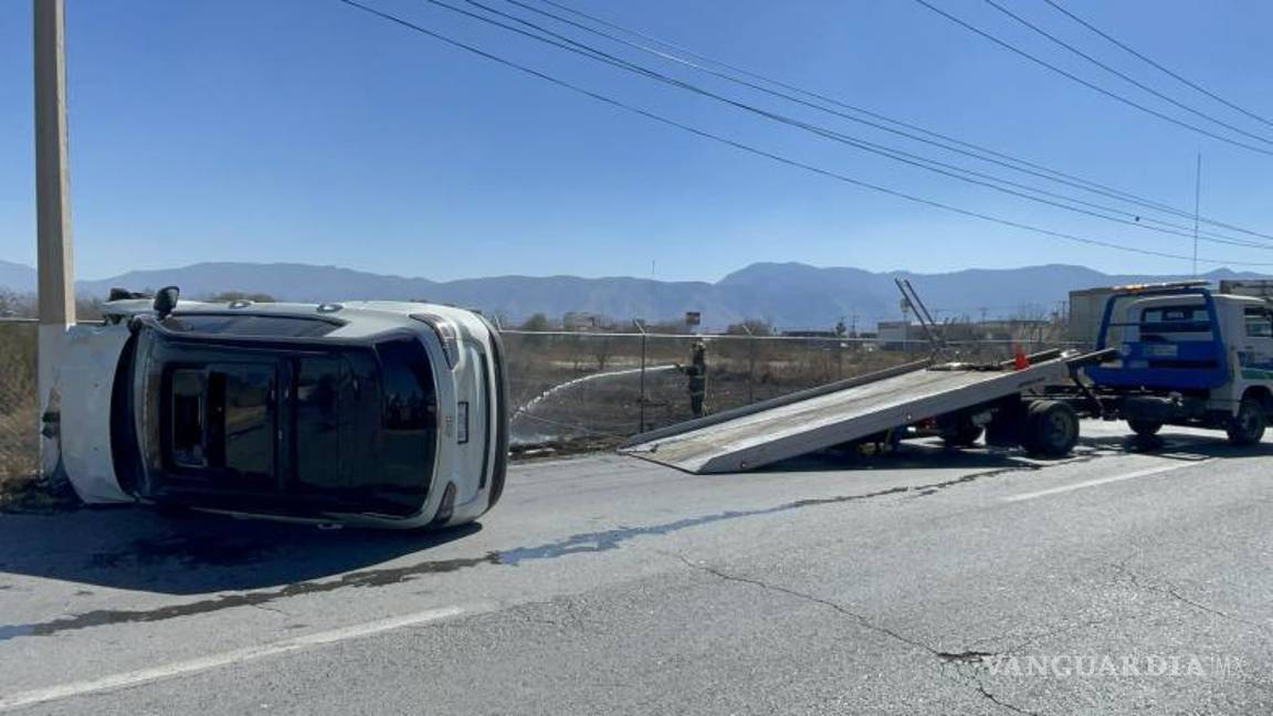 $!Personal de la CFE cortó el suministro eléctrico para garantizar la seguridad en la zona del accidente.
