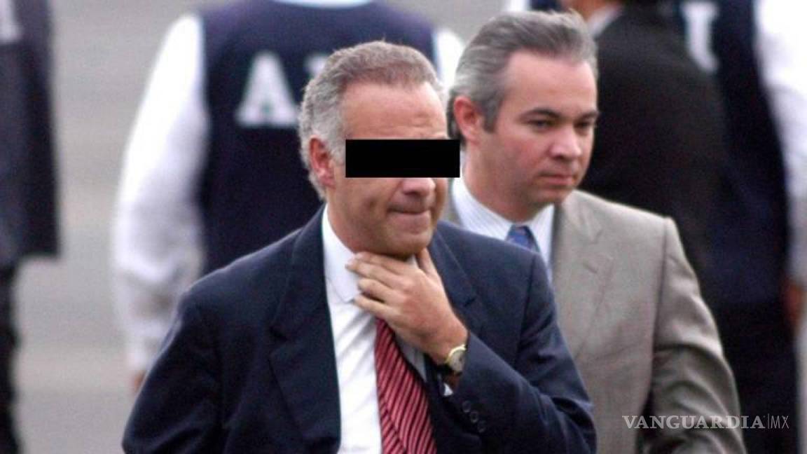 $!Juan Collado presentó una denuncia contra Julio Scherer ante la FGR por extorsión y tráfico de influencias.