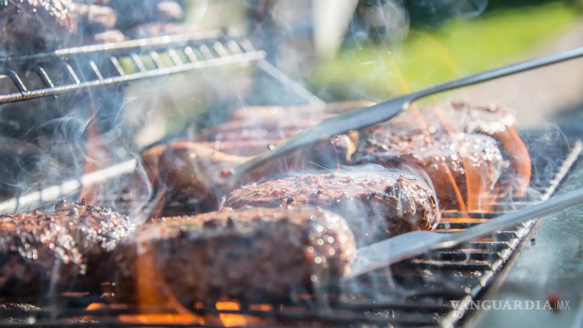 ¿Es cierto que comer carne te hace sudar? Mitos en torno a lo que consumimos