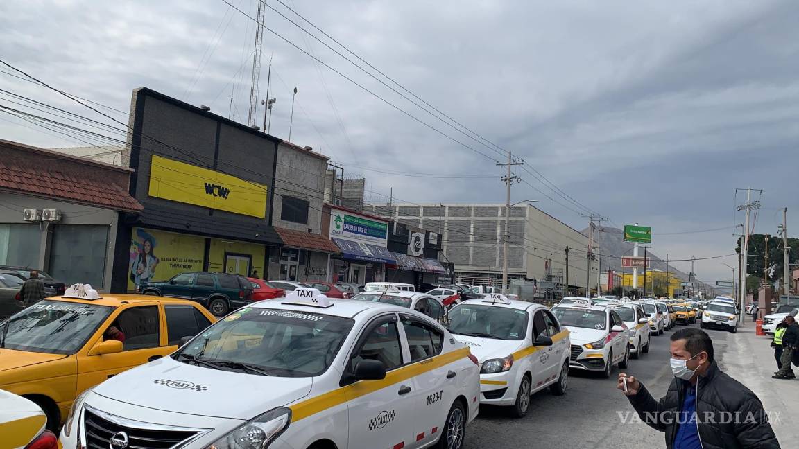 Protestan taxistas de Saltillo exigiendo estímulos fiscales; piden cumplir acuerdos por InDriver y DiDi