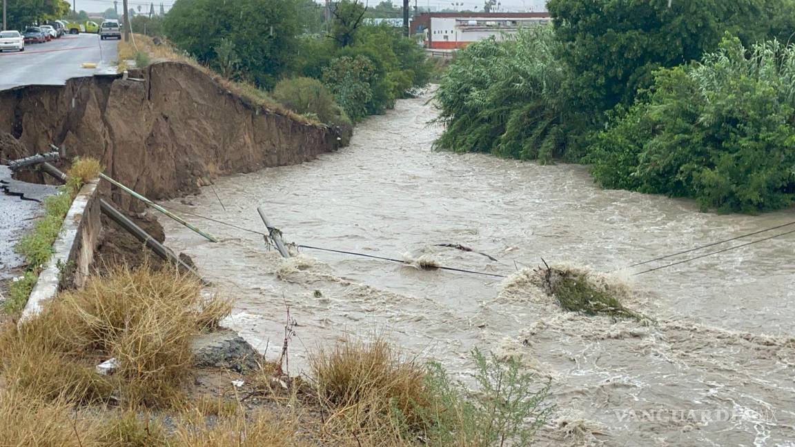 Intensas lluvias al norte de Saltillo provocan deslave en vialidad