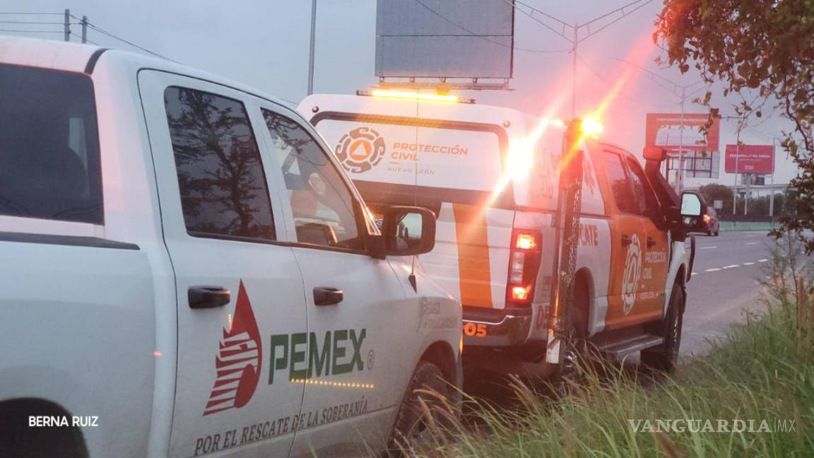 Se registra fuga en ducto de Pemex en autopista al aeropuerto Monterrey