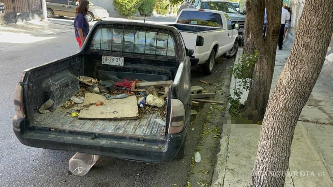 $!Agentes de tránsito y aseguradoras evaluaron la escena del accidente en la intersección de la calle 26 y la calle 15 en la colonia Morelos de Saltillo.
