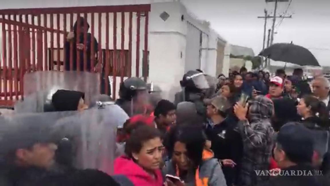 Trabajadores de maquiladora y policías se enfrentan en Tamaulipas