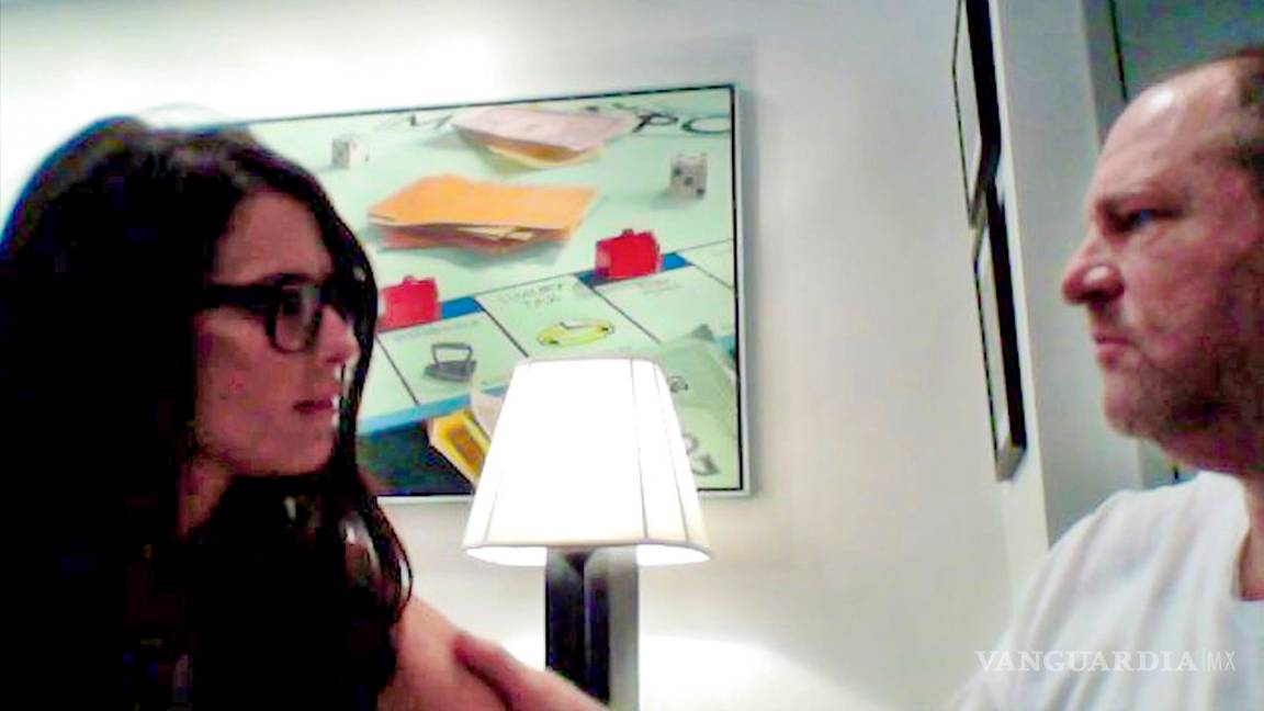 $!Video muestra a Weinstein acariciando a mujer durante junta