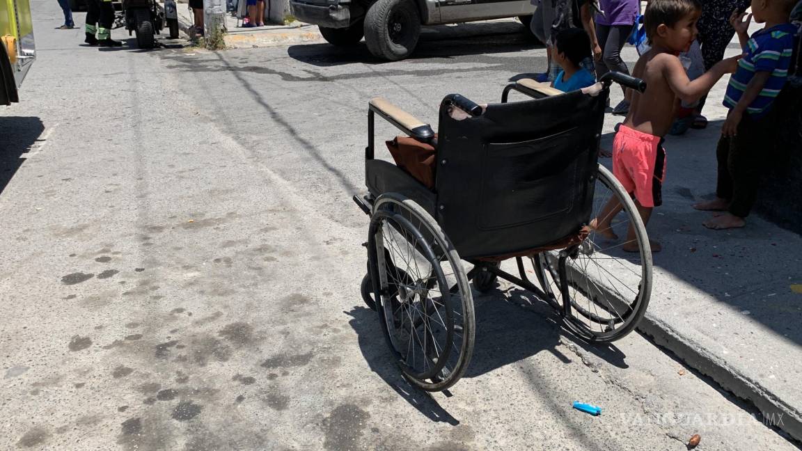Saltillo: no se fija y arrolla a mujer en silla de ruedas