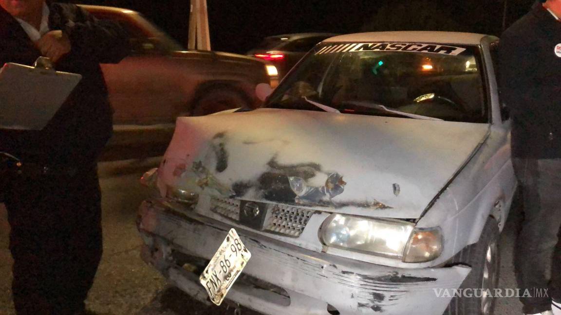 Taxista y su familia resultan heridos en percance al sur de Saltillo