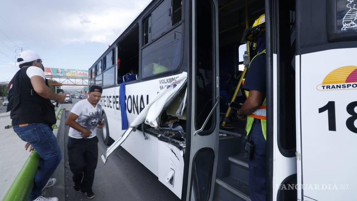 $!El metal se introdujo en el camión de transporte.