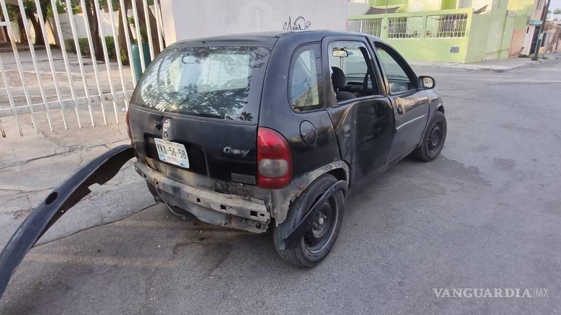 Chocan y tumban a motociclista en Saltillo; se encuentra delicado de salud