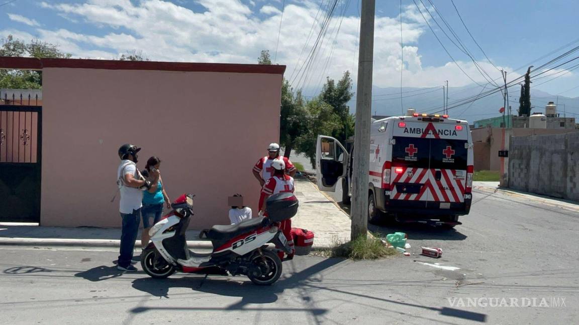 Saltillo: repartidor la manda contra el pavimento y sufre posible fractura; responsable huye