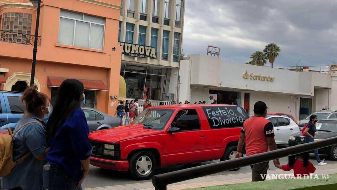 $!Usuarios en redes sociales tomaron con humor el mensaje de la camioneta.