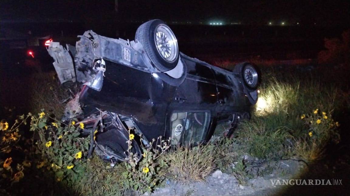 Choque por alcance termina en volcadura en el libramiento Óscar Flores Tapia; deja un lesionado