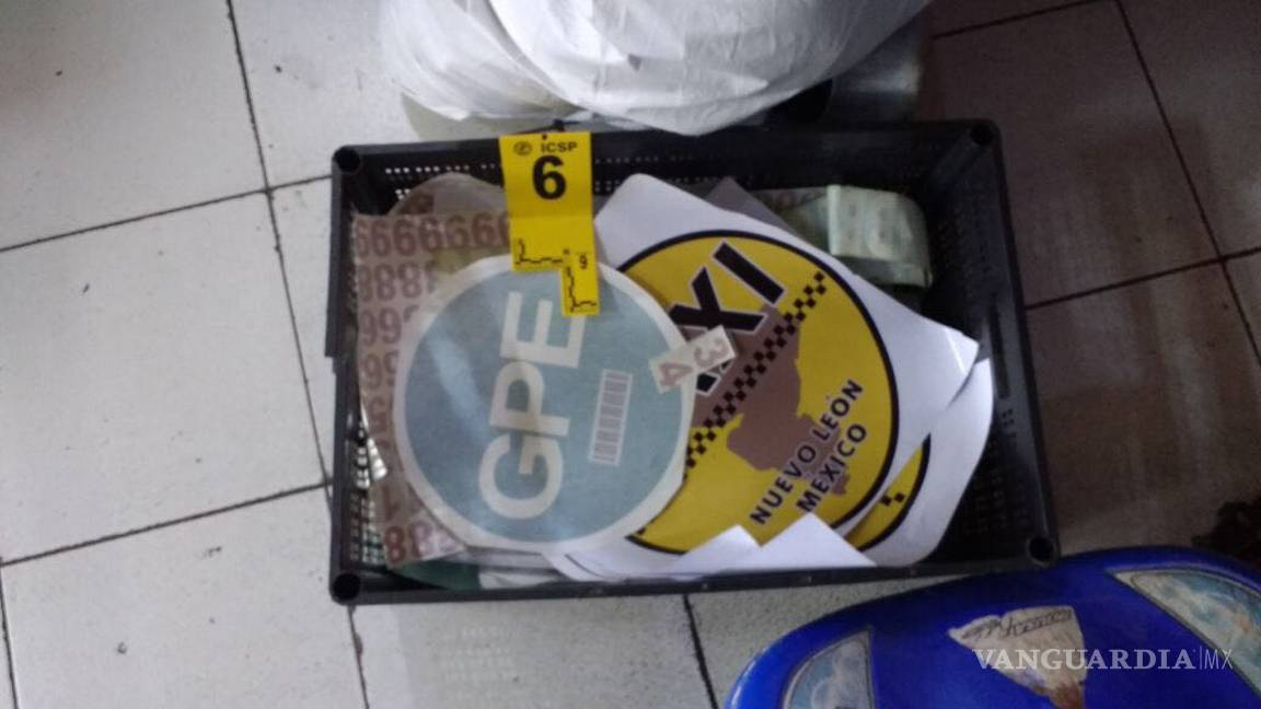 $!Decomisan documentos falsos para taxis en Apodaca