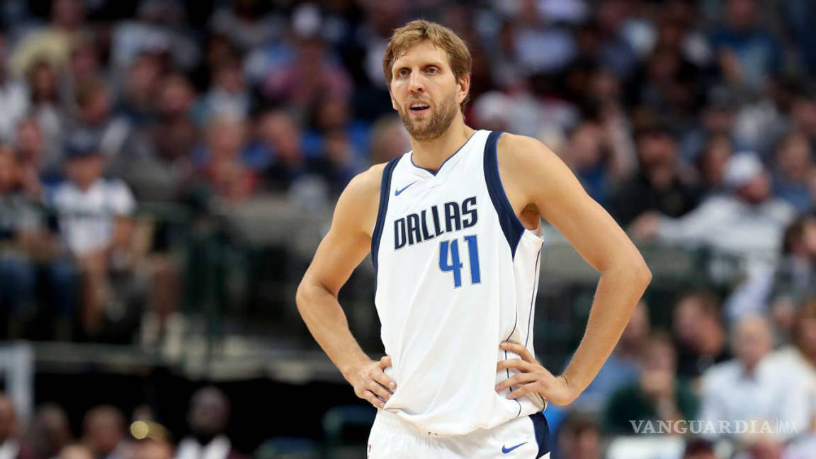 Dirk Nowitzki vuelve a firmar con Mavericks